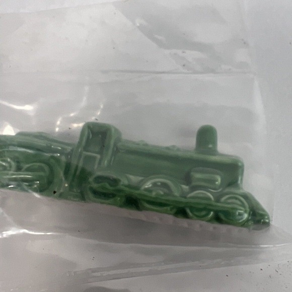 Wade Green Train Miniature Figurine Whimsies Collectible Locomotive - Picture 3 of 5